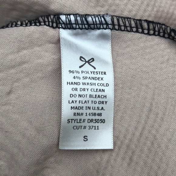 Everly Sleeveless Dress - Picture 8 of 8